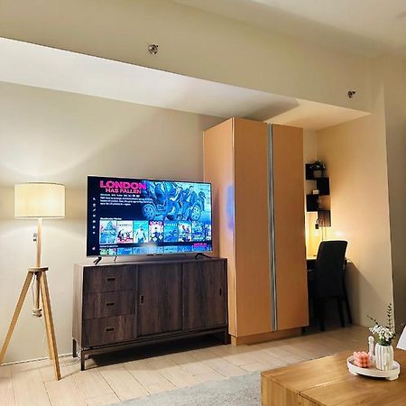 81 Newport Condominium Cluster 5 3A By Rechelle Nunag Pasay Extérieur photo
